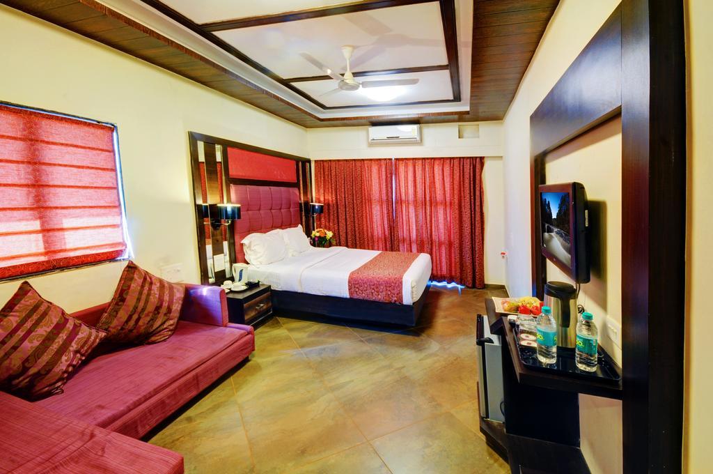 Resort De Crossroads Calangute Extérieur photo