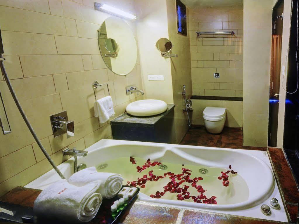 Resort De Crossroads Calangute Extérieur photo