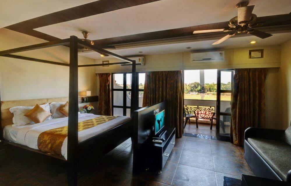 Resort De Crossroads Calangute Extérieur photo